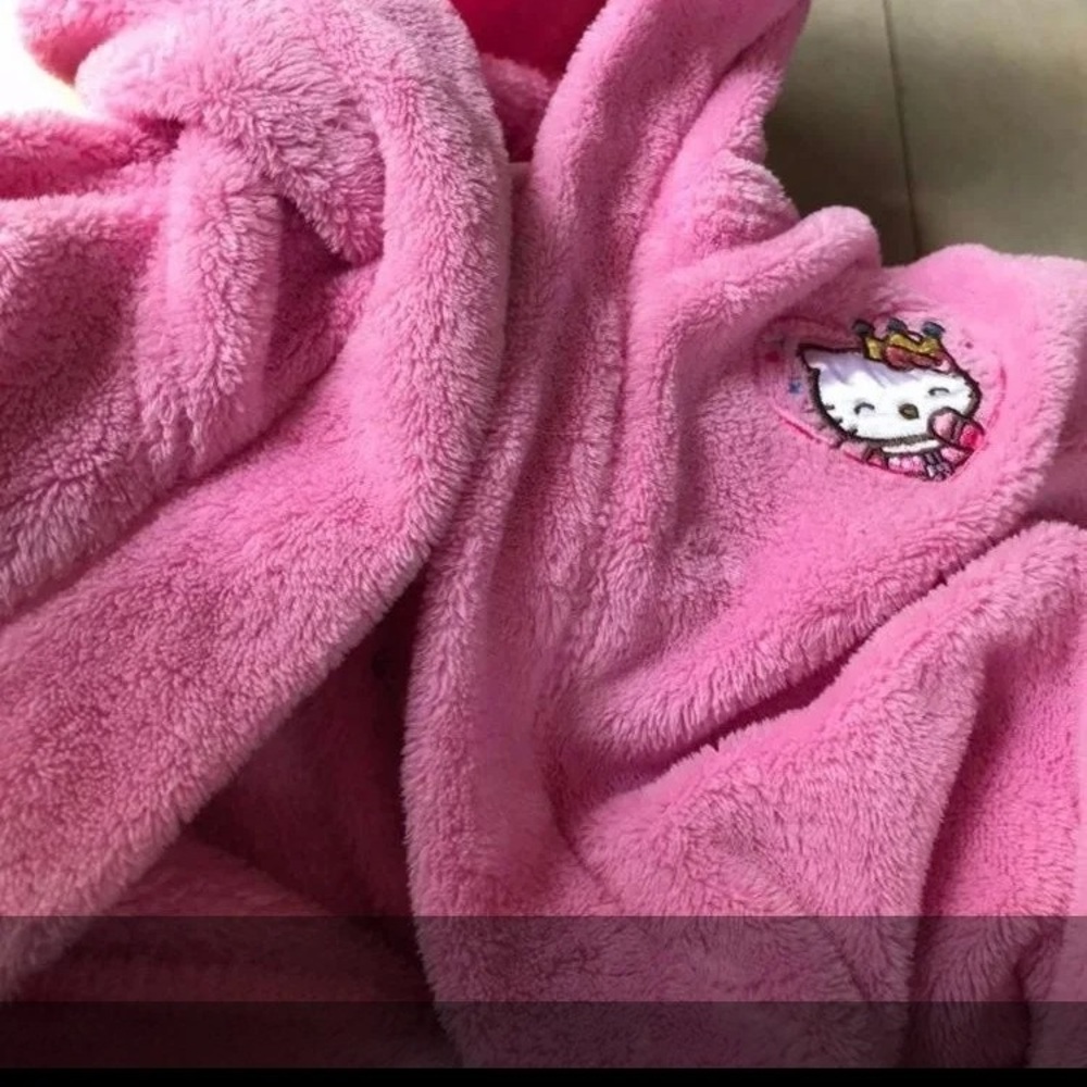 Hello Kitty Princess Robe - Picture 11 of 12